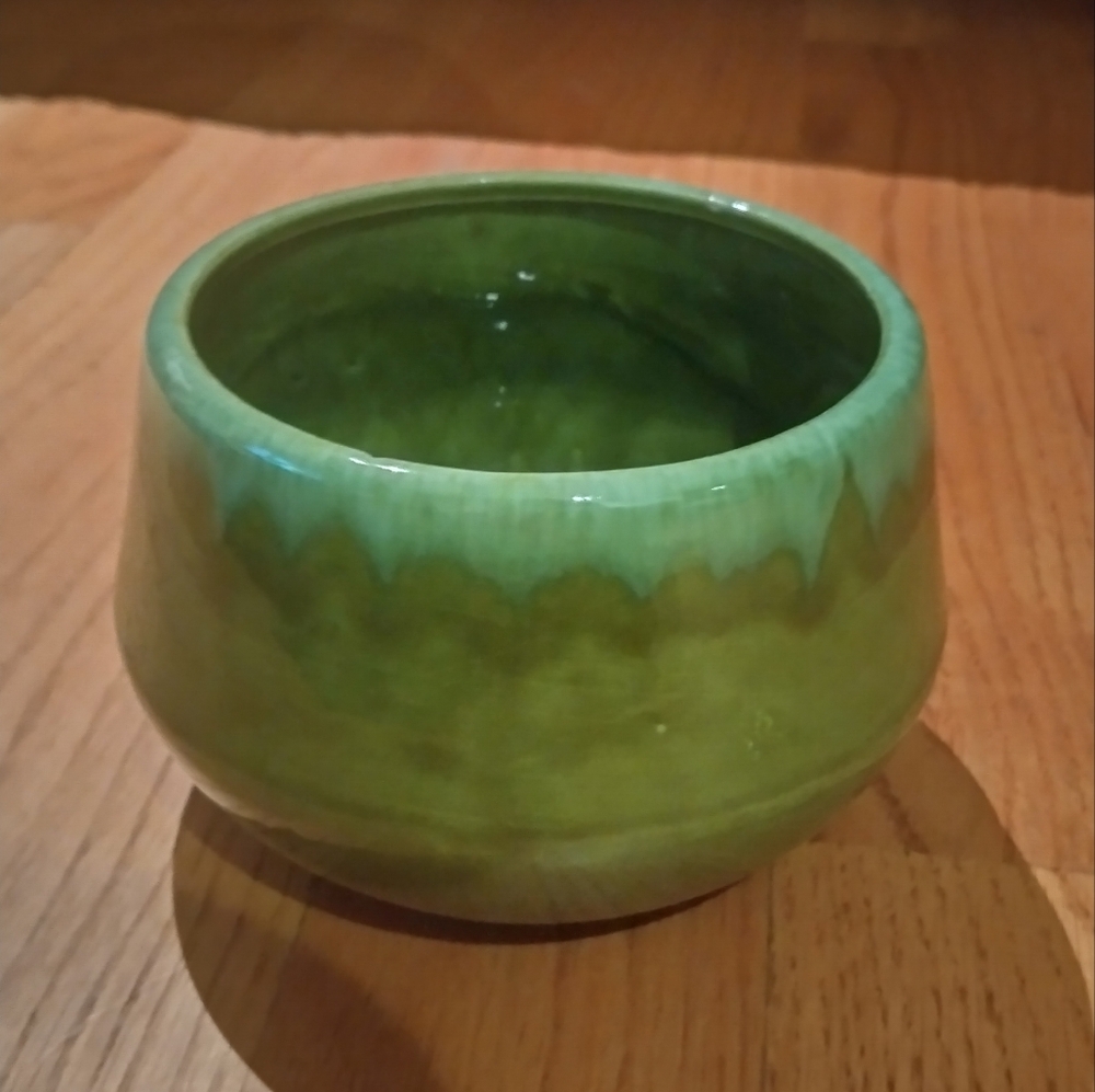 USA Vintage Green Drip Glaze Pottery Plater